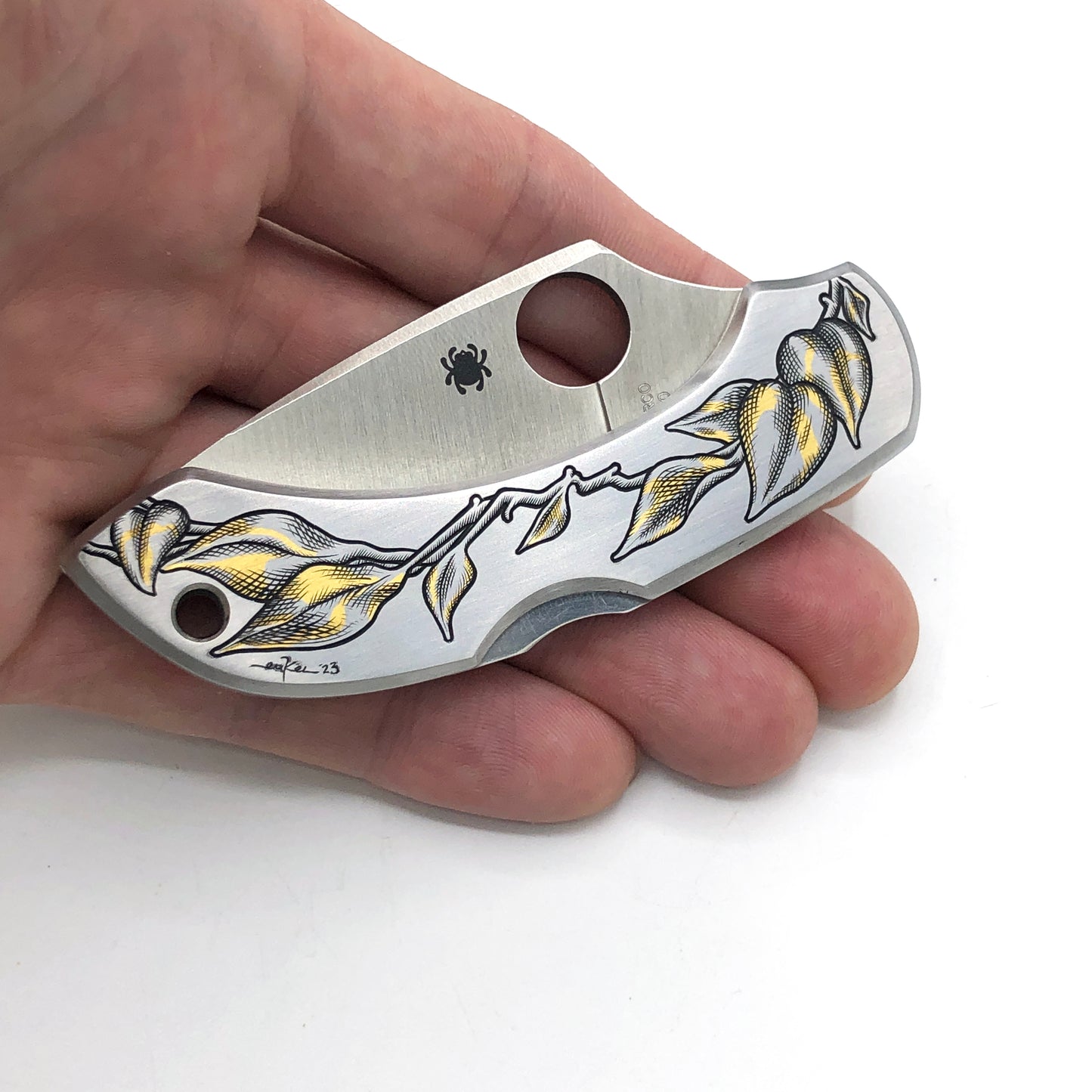Hand Engraved Spyderco Dragonfly - Variegated Pothos w/ 24K Inlay