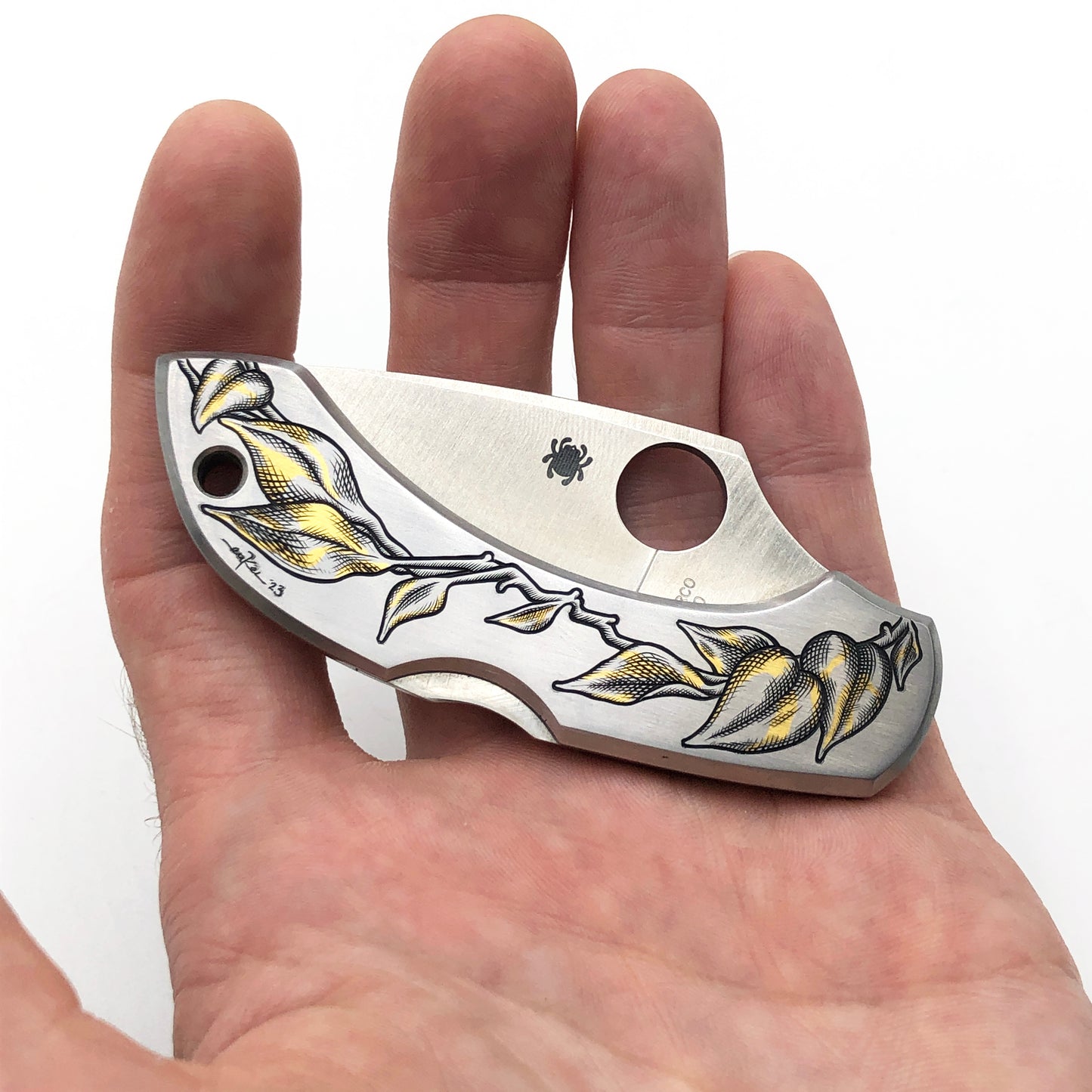 Hand Engraved Spyderco Dragonfly - Variegated Pothos w/ 24K Inlay