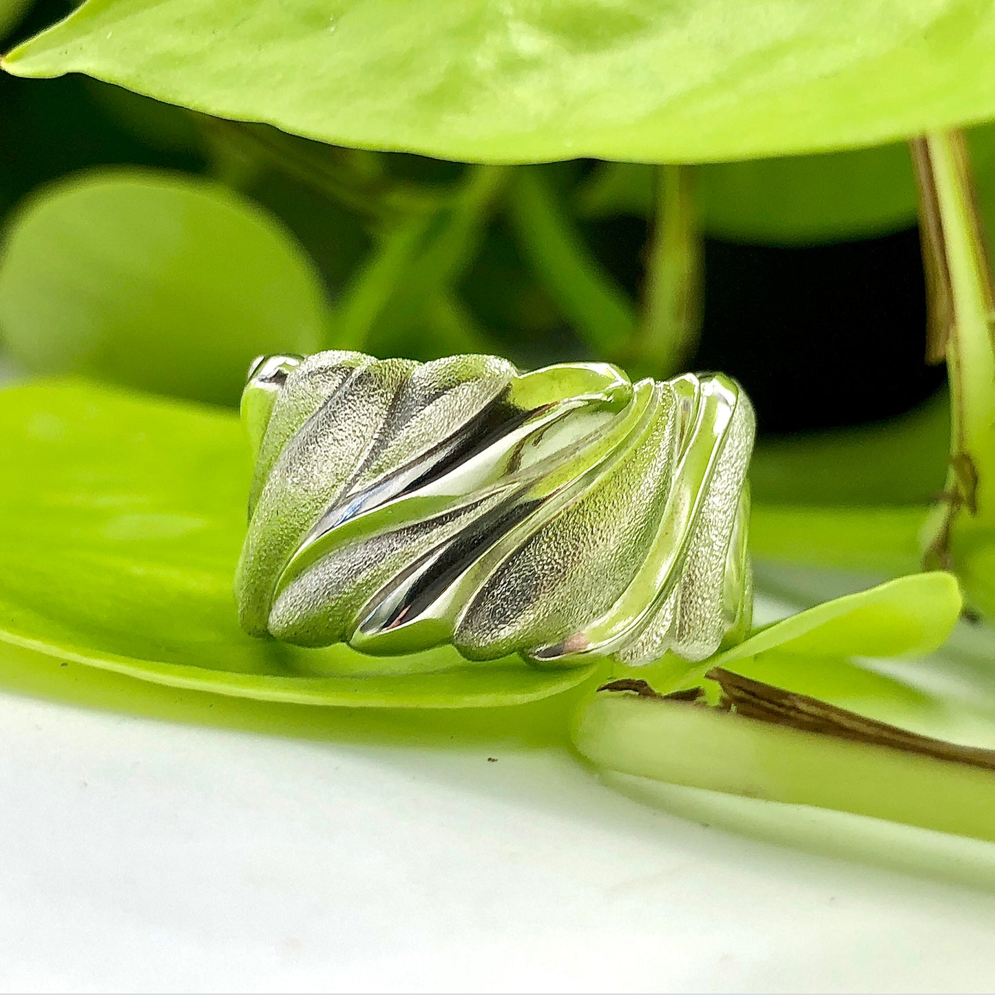 Flow Band with Partial Texture - Size 10